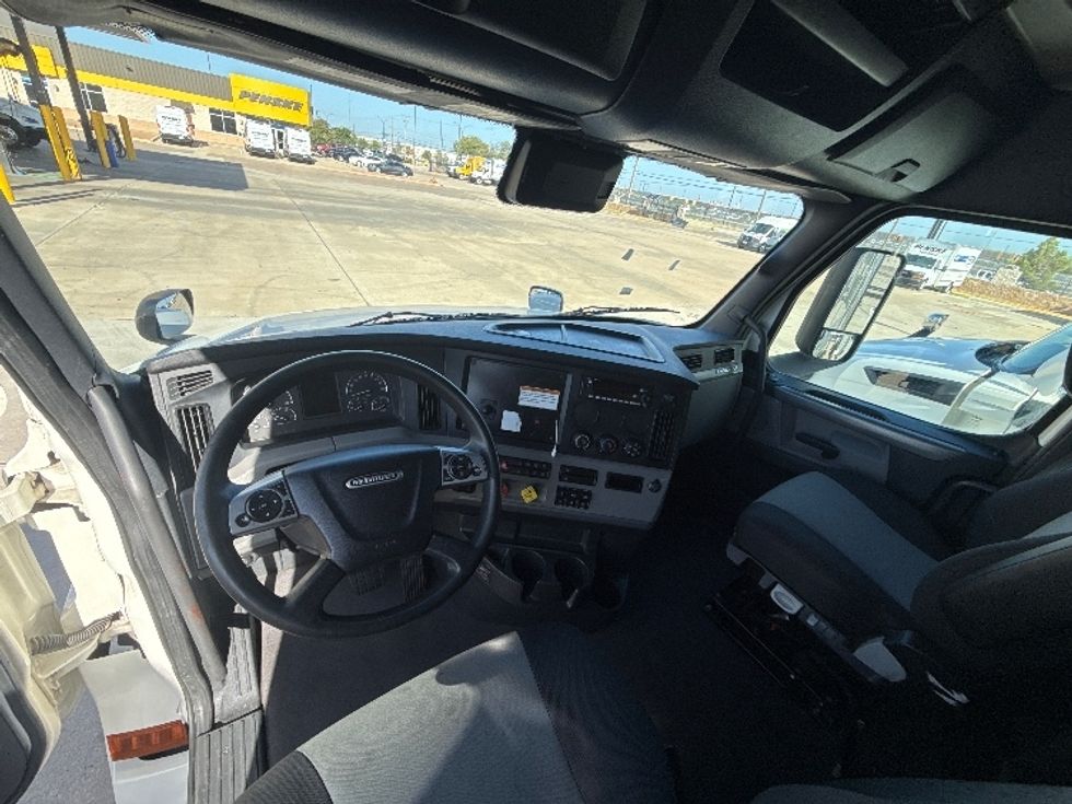 Sleeper Tractor-Heavy Duty Tractors-Freightliner-2021-T11664ST-Arlington-TX-700,369\n\t\tmiles-$ 52,250 - Image 10