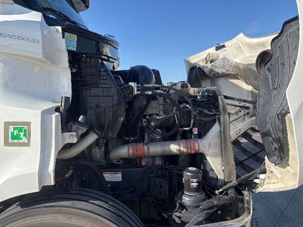 Sleeper Tractor-Heavy Duty Tractors-Freightliner-2021-T11664ST-Arlington-TX-700,369\n\t\tmiles-$ 52,250 - Image 20