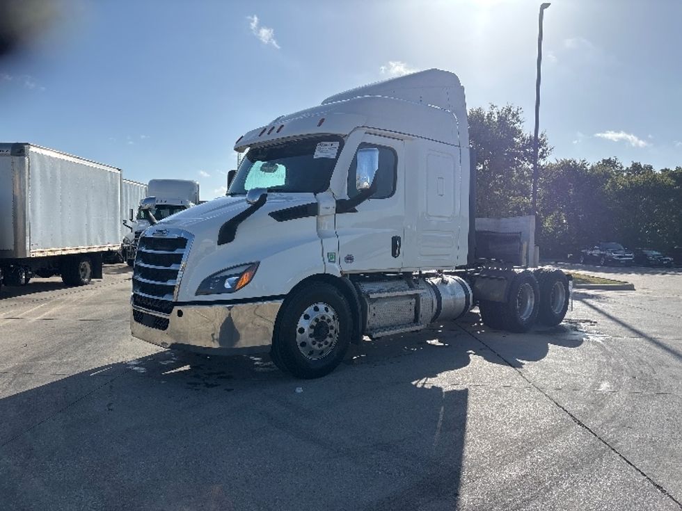 Sleeper Tractor-Heavy Duty Tractors-Freightliner-2021-T11664ST-Arlington-TX-700,369\n\t\tmiles-$ 52,250 - Image 3
