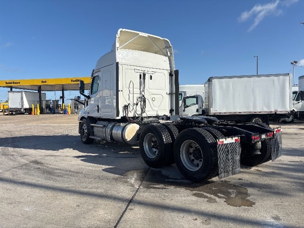 Sleeper Tractor-Heavy Duty Tractors-Freightliner-2021-T11664ST-Arlington-TX-700,369\n\t\tmiles-$ 52,250 - Image 5