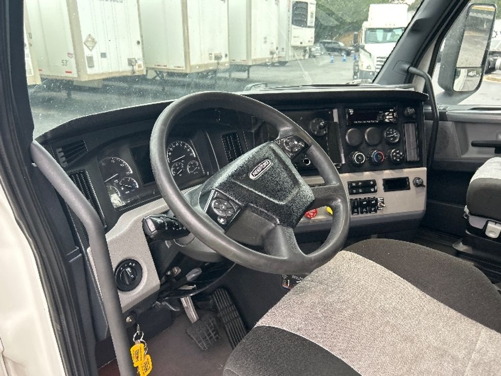 Sleeper Tractor-Heavy Duty Tractors-Freightliner-2021-T11664ST-Duluth-GA-689,732\n\t\tmiles-$ 47,000 - Image 10