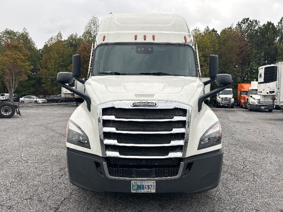 Sleeper Tractor-Heavy Duty Tractors-Freightliner-2021-T11664ST-Duluth-GA-689,732\n\t\tmiles-$ 47,000 - Image 2