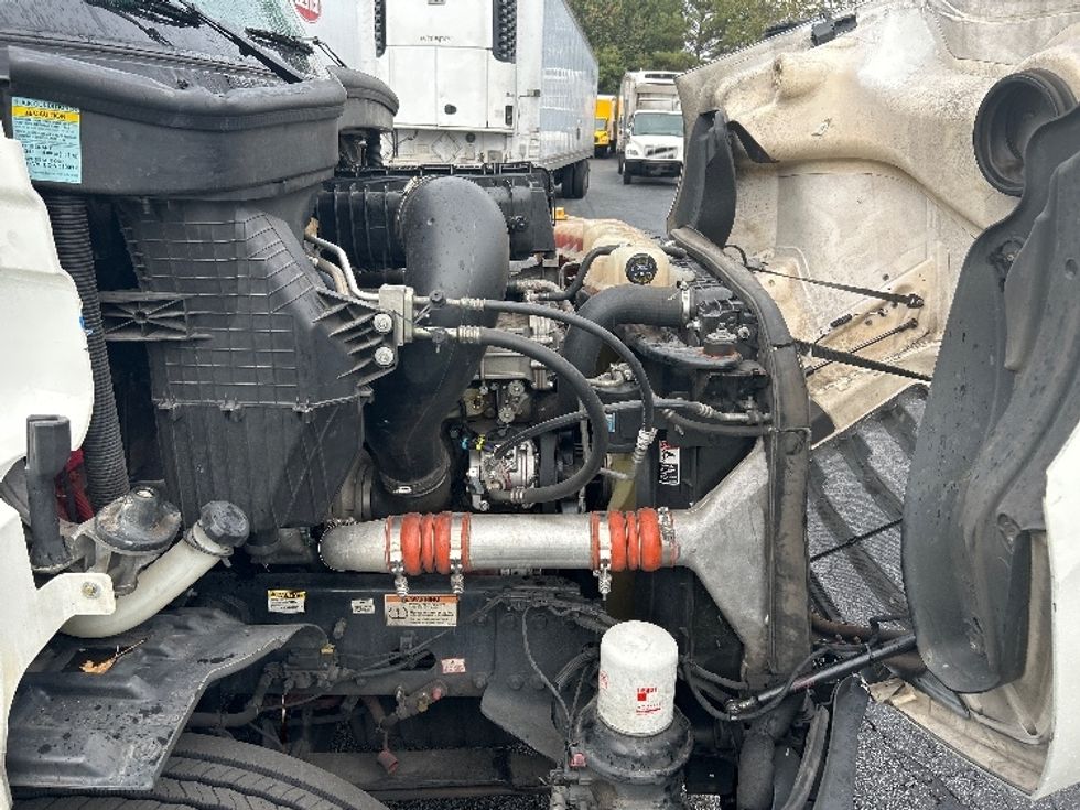 Sleeper Tractor-Heavy Duty Tractors-Freightliner-2021-T11664ST-Duluth-GA-689,732\n\t\tmiles-$ 47,000 - Image 20