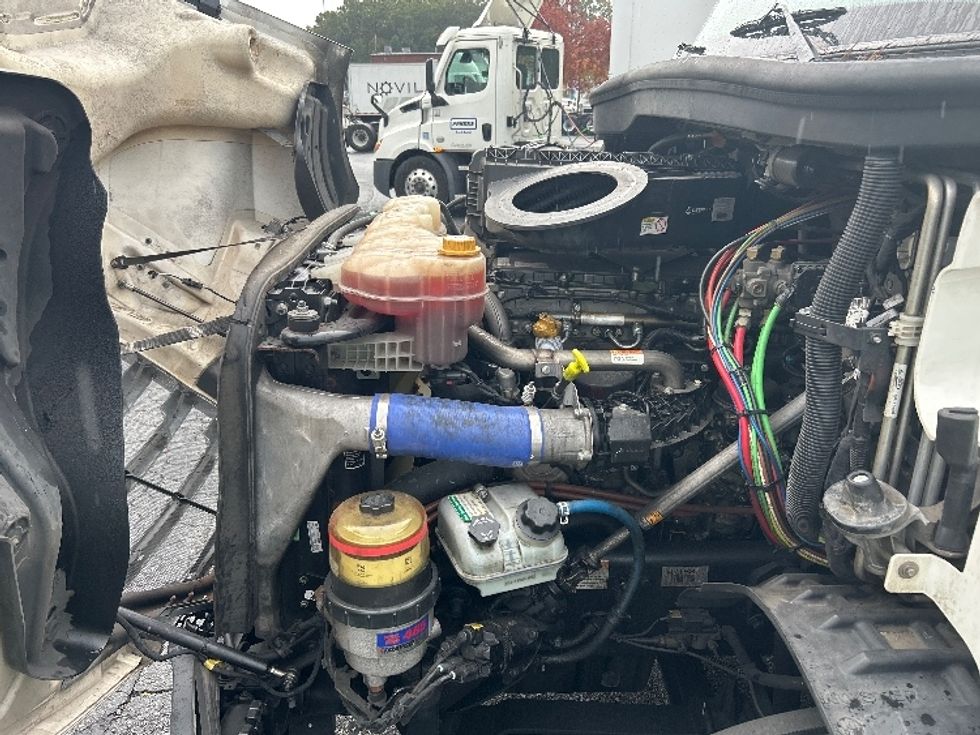 Sleeper Tractor-Heavy Duty Tractors-Freightliner-2021-T11664ST-Duluth-GA-689,732\n\t\tmiles-$ 47,000 - Image 21