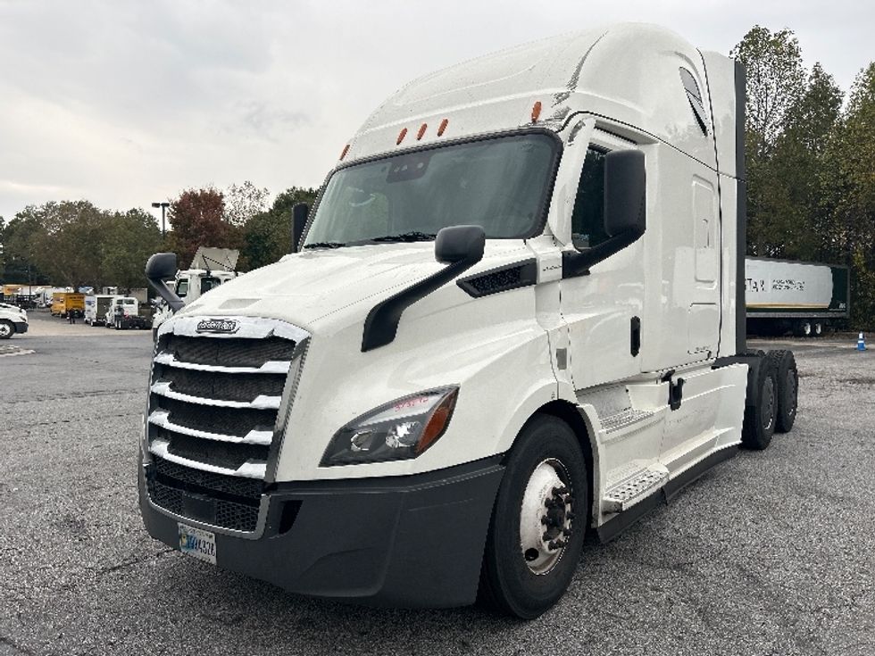 Sleeper Tractor-Heavy Duty Tractors-Freightliner-2021-T11664ST-Duluth-GA-689,732\n\t\tmiles-$ 47,000 - Image 3