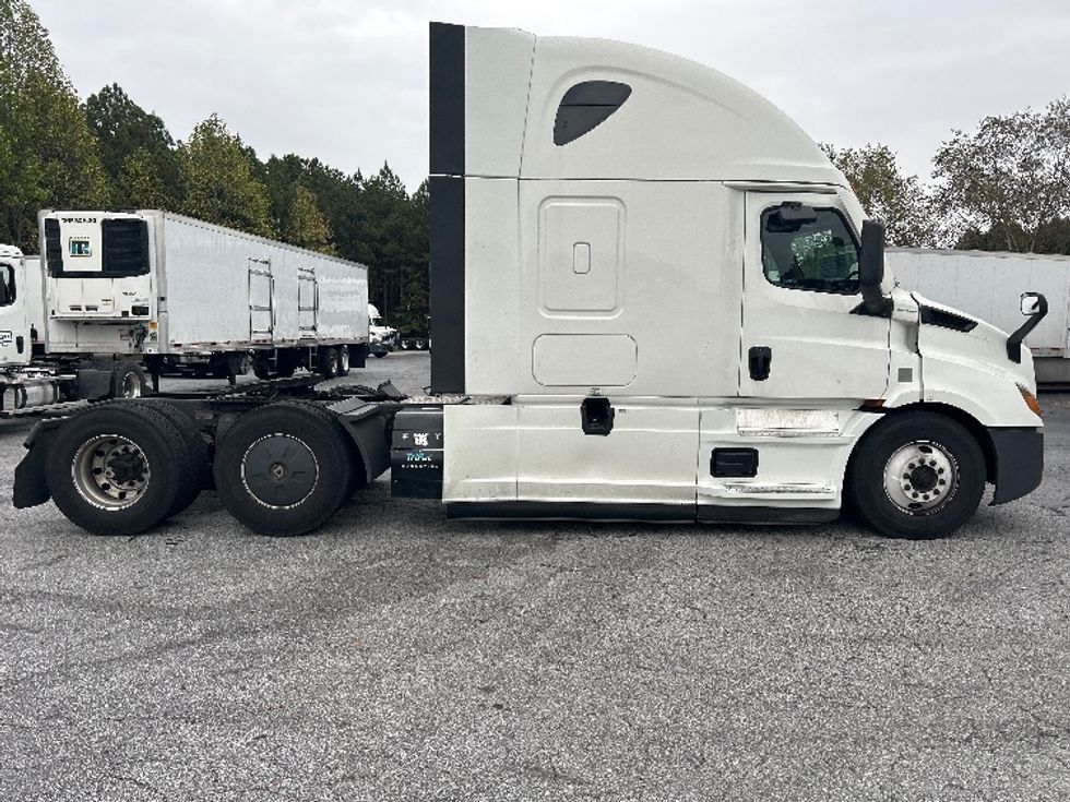 Sleeper Tractor-Heavy Duty Tractors-Freightliner-2021-T11664ST-Duluth-GA-689,732\n\t\tmiles-$ 47,000 - Image 8