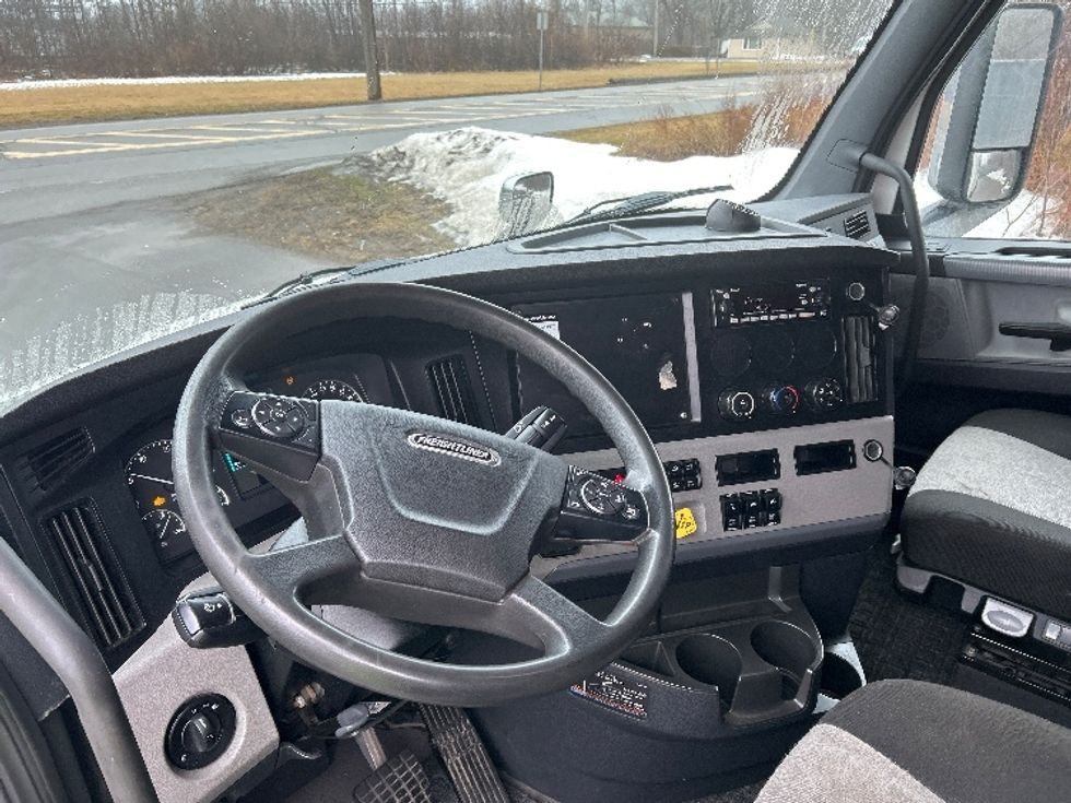 Sleeper Tractor-Heavy Duty Tractors-Freightliner-2021-T11664ST-Elmira-NY-461,880\n\t\tmiles-$ 58,750 - Image 11