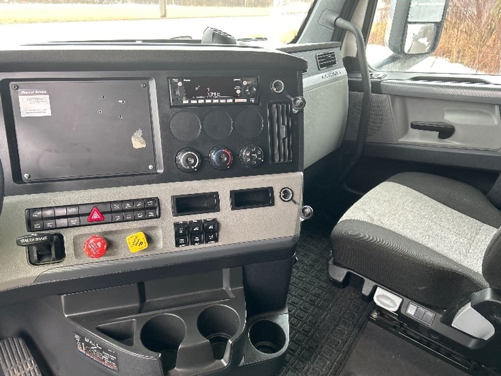 Sleeper Tractor-Heavy Duty Tractors-Freightliner-2021-T11664ST-Elmira-NY-461,880\n\t\tmiles-$ 58,750 - Image 12