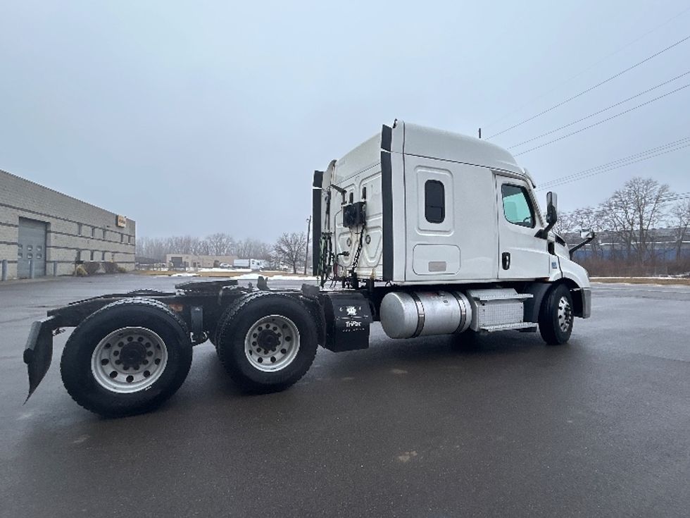 Sleeper Tractor-Heavy Duty Tractors-Freightliner-2021-T11664ST-Elmira-NY-461,880\n\t\tmiles-$ 58,750 - Image 8