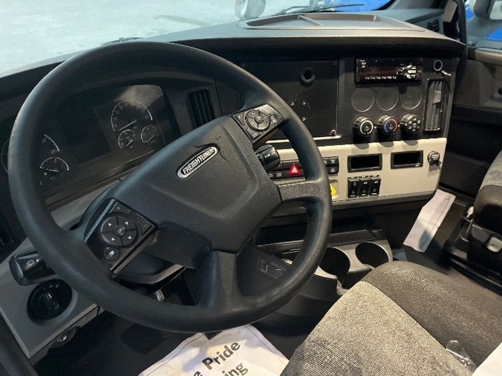 Sleeper Tractor-Heavy Duty Tractors-Freightliner-2021-T11664ST-Forest Park-GA-507,947\n\t\tmiles-$ 61,500 - Image 10