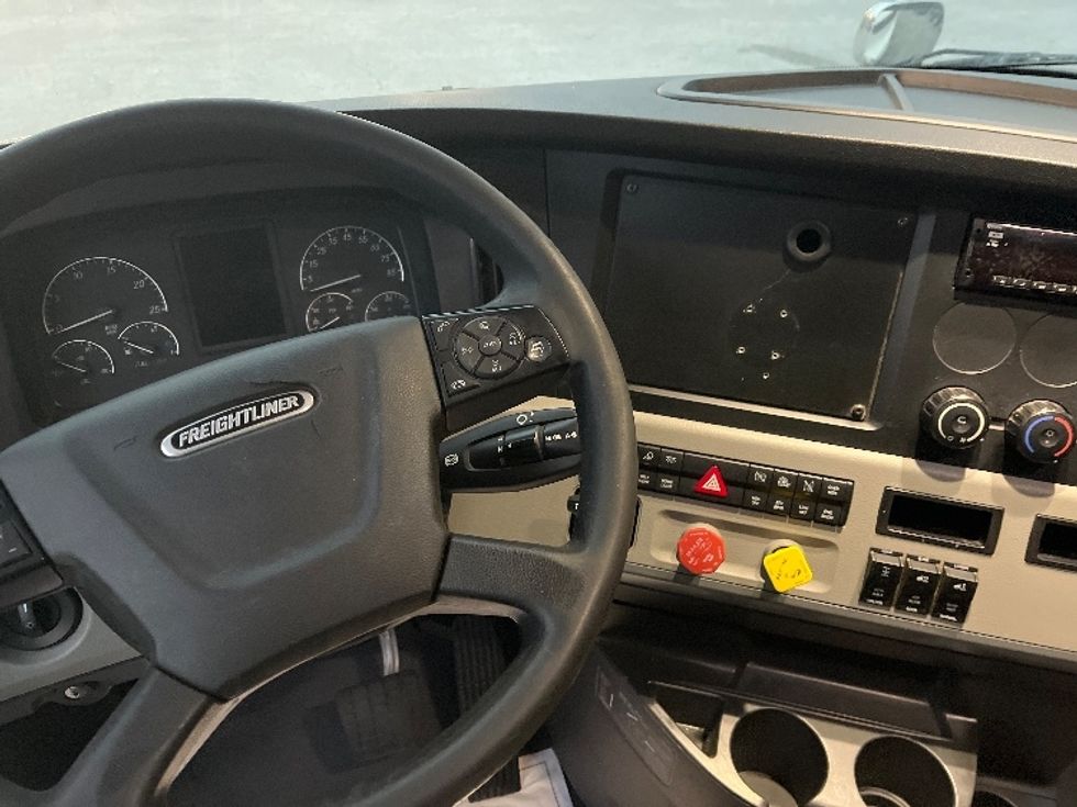 Sleeper Tractor-Heavy Duty Tractors-Freightliner-2021-T11664ST-Forest Park-GA-507,947\n\t\tmiles-$ 61,500 - Image 11
