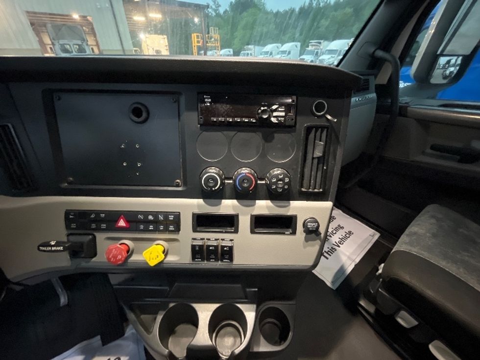Sleeper Tractor-Heavy Duty Tractors-Freightliner-2021-T11664ST-Forest Park-GA-507,947\n\t\tmiles-$ 61,500 - Image 12