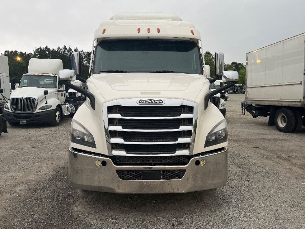 Sleeper Tractor-Heavy Duty Tractors-Freightliner-2021-T11664ST-Forest Park-GA-507,947\n\t\tmiles-$ 61,500 - Image 2