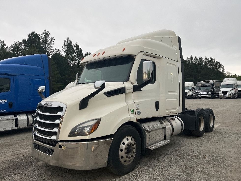 Sleeper Tractor-Heavy Duty Tractors-Freightliner-2021-T11664ST-Forest Park-GA-507,947\n\t\tmiles-$ 61,500 - Image 3