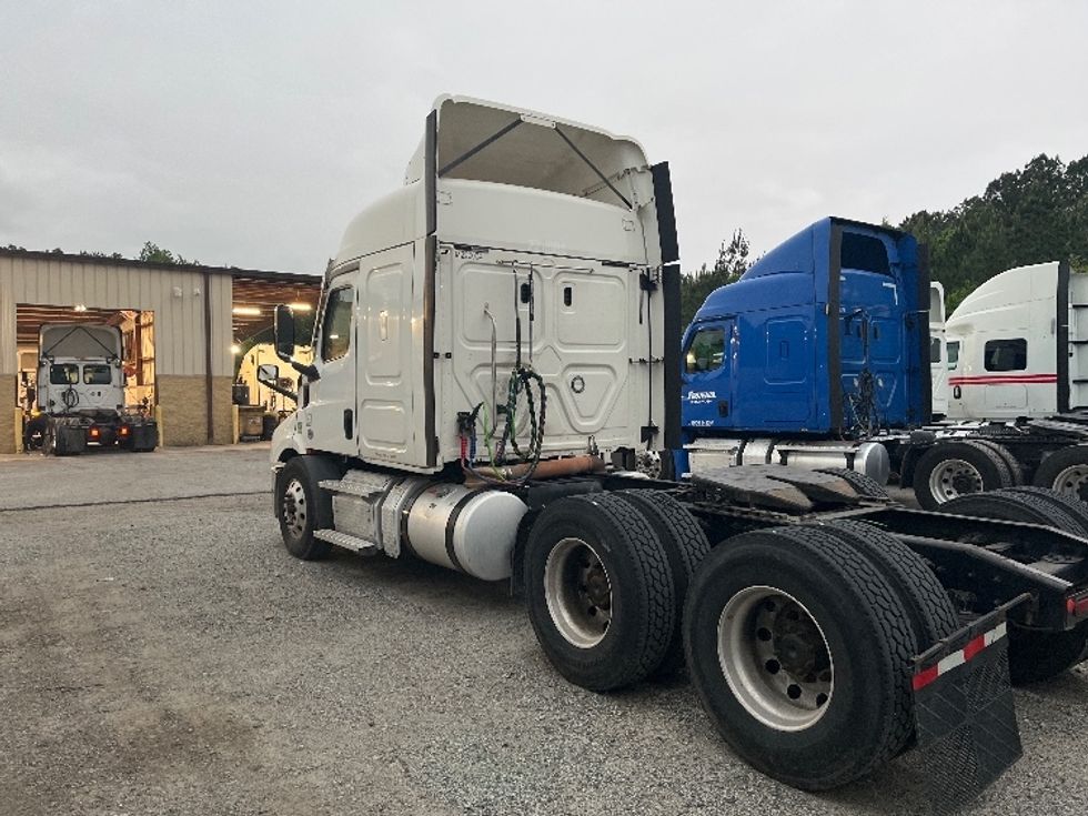 Sleeper Tractor-Heavy Duty Tractors-Freightliner-2021-T11664ST-Forest Park-GA-507,947\n\t\tmiles-$ 61,500 - Image 5