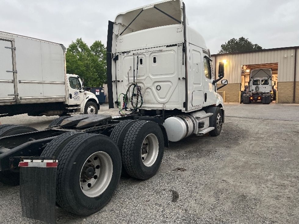 Sleeper Tractor-Heavy Duty Tractors-Freightliner-2021-T11664ST-Forest Park-GA-507,947\n\t\tmiles-$ 61,500 - Image 7