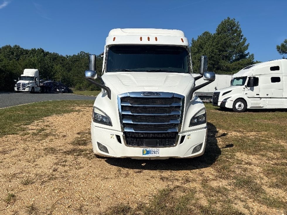 Sleeper Tractor-Heavy Duty Tractors-Freightliner-2021-T11664ST-Fredericksburg-VA-394,778\n\t\tmiles-$ 75,500 - Image 2