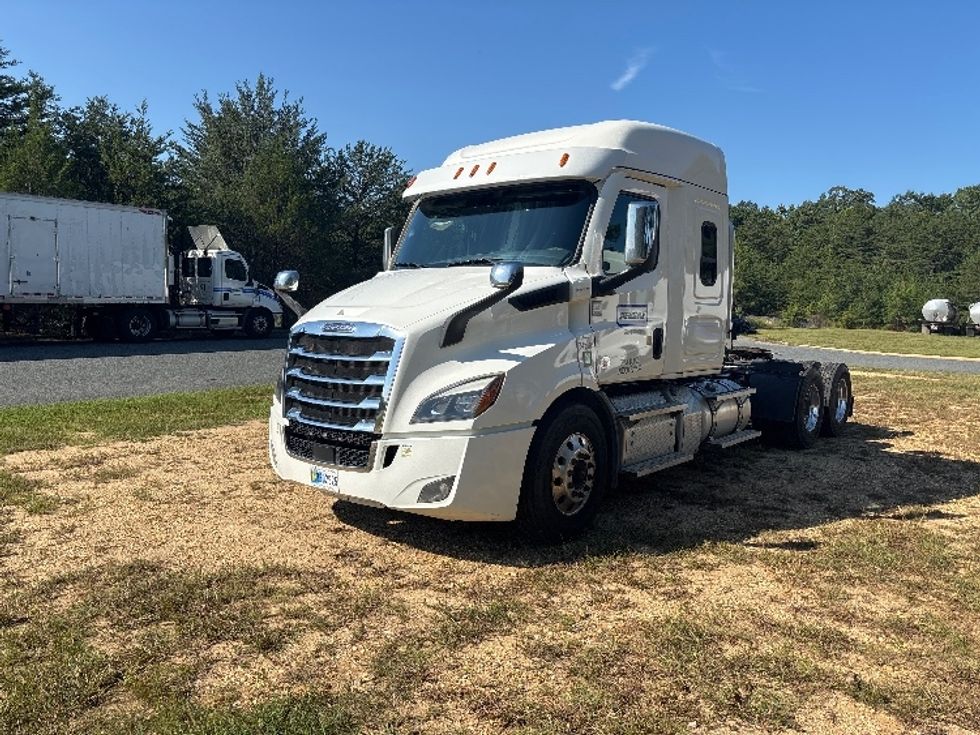 Sleeper Tractor-Heavy Duty Tractors-Freightliner-2021-T11664ST-Fredericksburg-VA-394,778\n\t\tmiles-$ 75,500 - Image 3