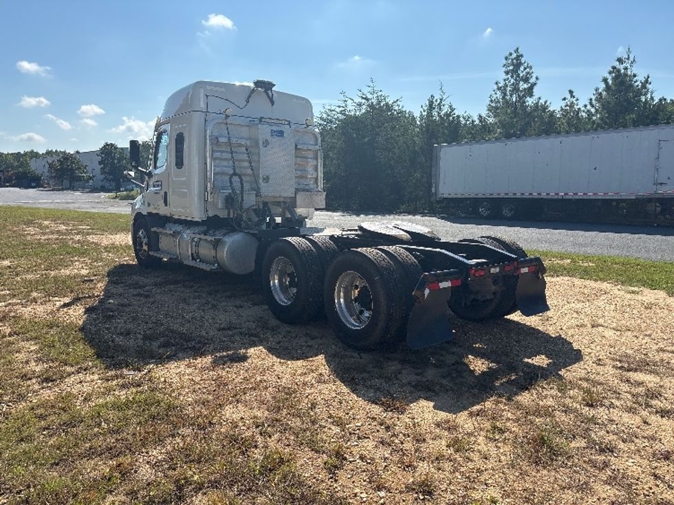 Sleeper Tractor-Heavy Duty Tractors-Freightliner-2021-T11664ST-Fredericksburg-VA-394,778\n\t\tmiles-$ 75,500 - Image 5