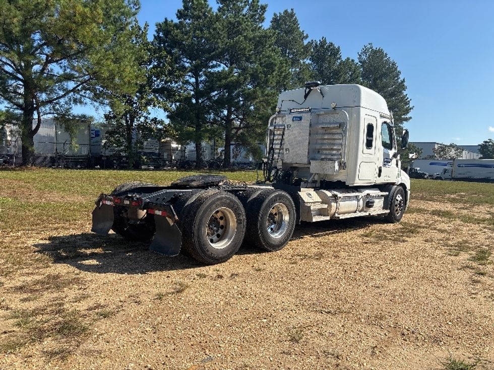 Sleeper Tractor-Heavy Duty Tractors-Freightliner-2021-T11664ST-Fredericksburg-VA-394,778\n\t\tmiles-$ 75,500 - Image 7