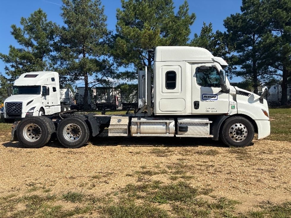 Sleeper Tractor-Heavy Duty Tractors-Freightliner-2021-T11664ST-Fredericksburg-VA-394,778\n\t\tmiles-$ 75,500 - Image 8