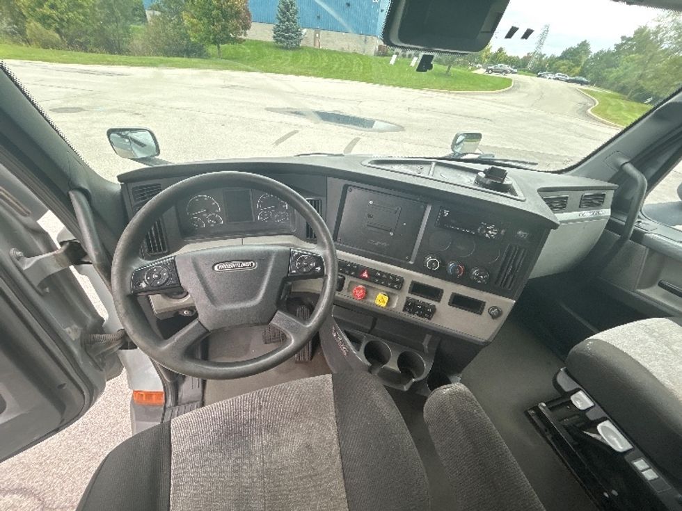Sleeper Tractor-Heavy Duty Tractors-Freightliner-2021-T11664ST-Fredonia-NY-552,369\n\t\tmiles-$ 59,250 - Image 11