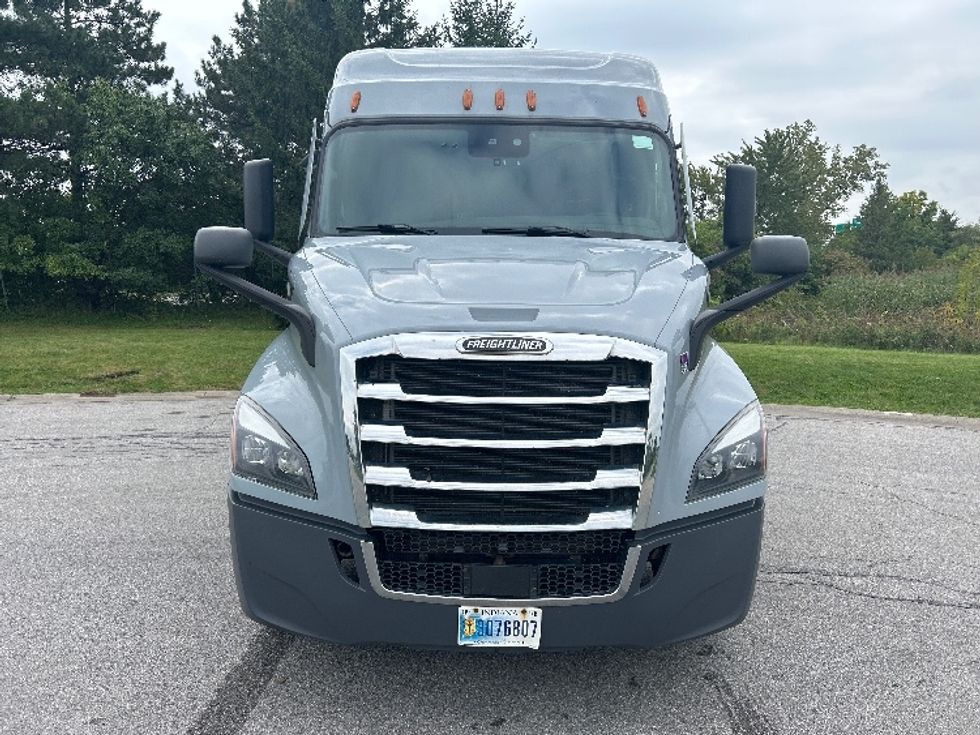 Sleeper Tractor-Heavy Duty Tractors-Freightliner-2021-T11664ST-Fredonia-NY-552,369\n\t\tmiles-$ 59,250 - Image 2