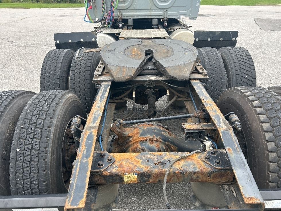 Sleeper Tractor-Heavy Duty Tractors-Freightliner-2021-T11664ST-Fredonia-NY-552,369\n\t\tmiles-$ 59,250 - Image 6