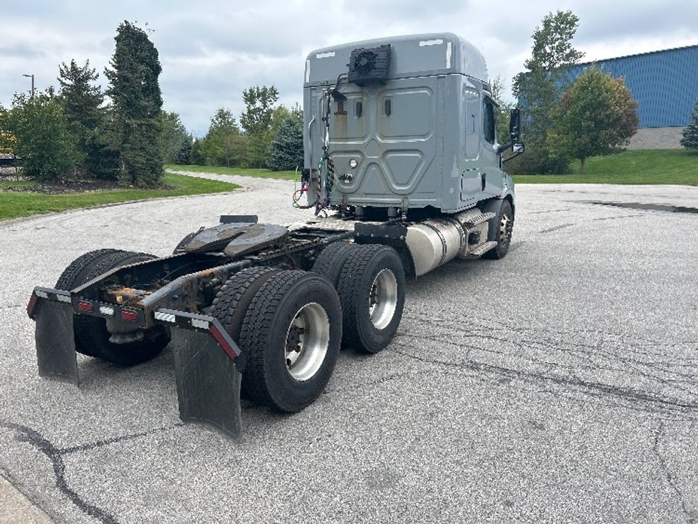 Sleeper Tractor-Heavy Duty Tractors-Freightliner-2021-T11664ST-Fredonia-NY-552,369\n\t\tmiles-$ 59,250 - Image 7
