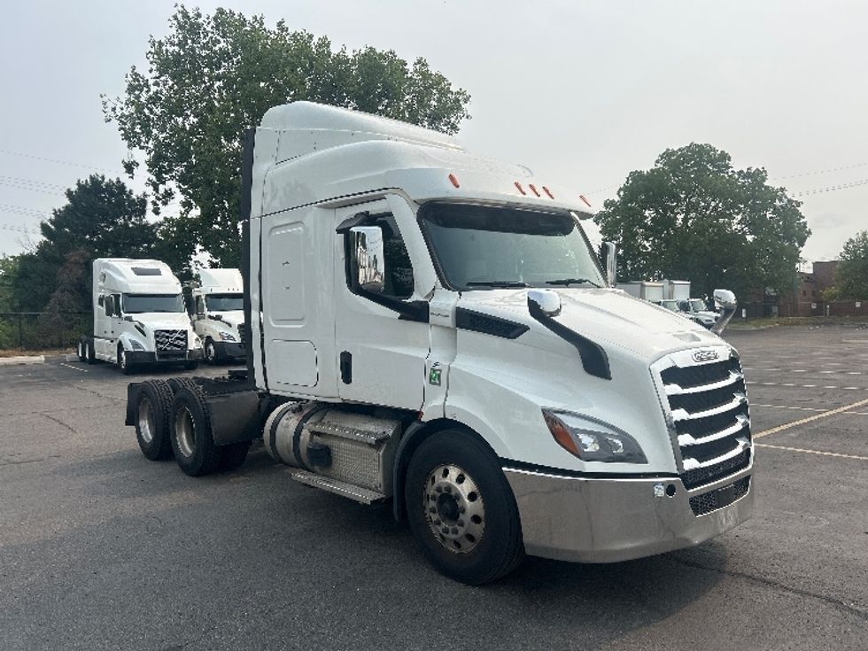 Sleeper Tractor-Heavy Duty Tractors-Freightliner-2021-T11664ST-Lansing-MI-549,221\n\t\tmiles-$ 55,750 - Image 1