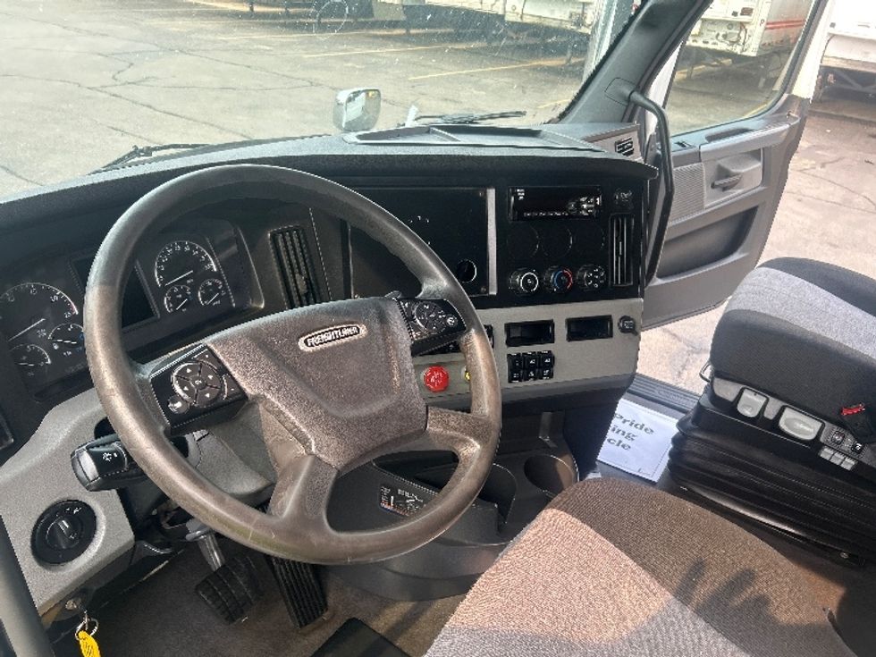 Sleeper Tractor-Heavy Duty Tractors-Freightliner-2021-T11664ST-Lansing-MI-549,221\n\t\tmiles-$ 55,750 - Image 10