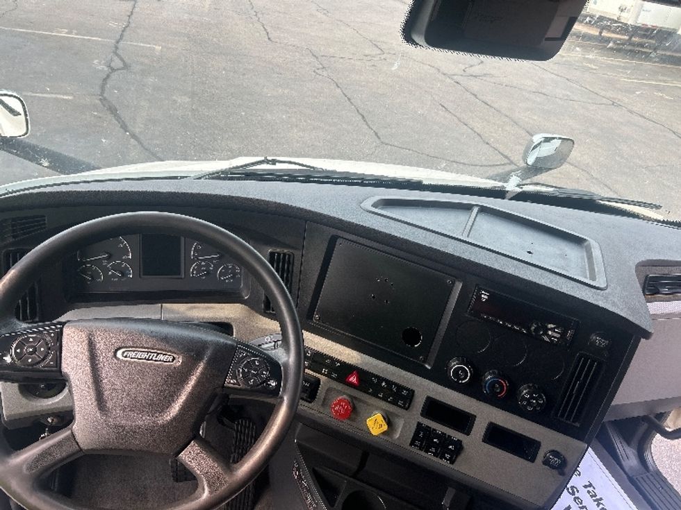 Sleeper Tractor-Heavy Duty Tractors-Freightliner-2021-T11664ST-Lansing-MI-549,221\n\t\tmiles-$ 55,750 - Image 11
