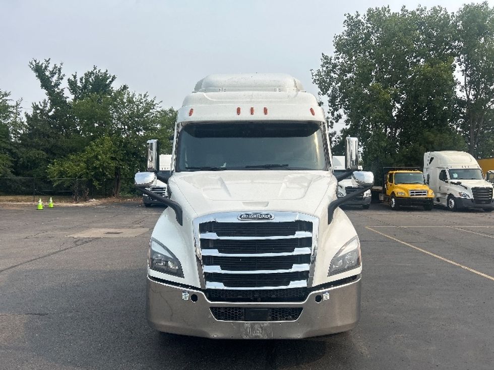 Sleeper Tractor-Heavy Duty Tractors-Freightliner-2021-T11664ST-Lansing-MI-549,221\n\t\tmiles-$ 55,750 - Image 2