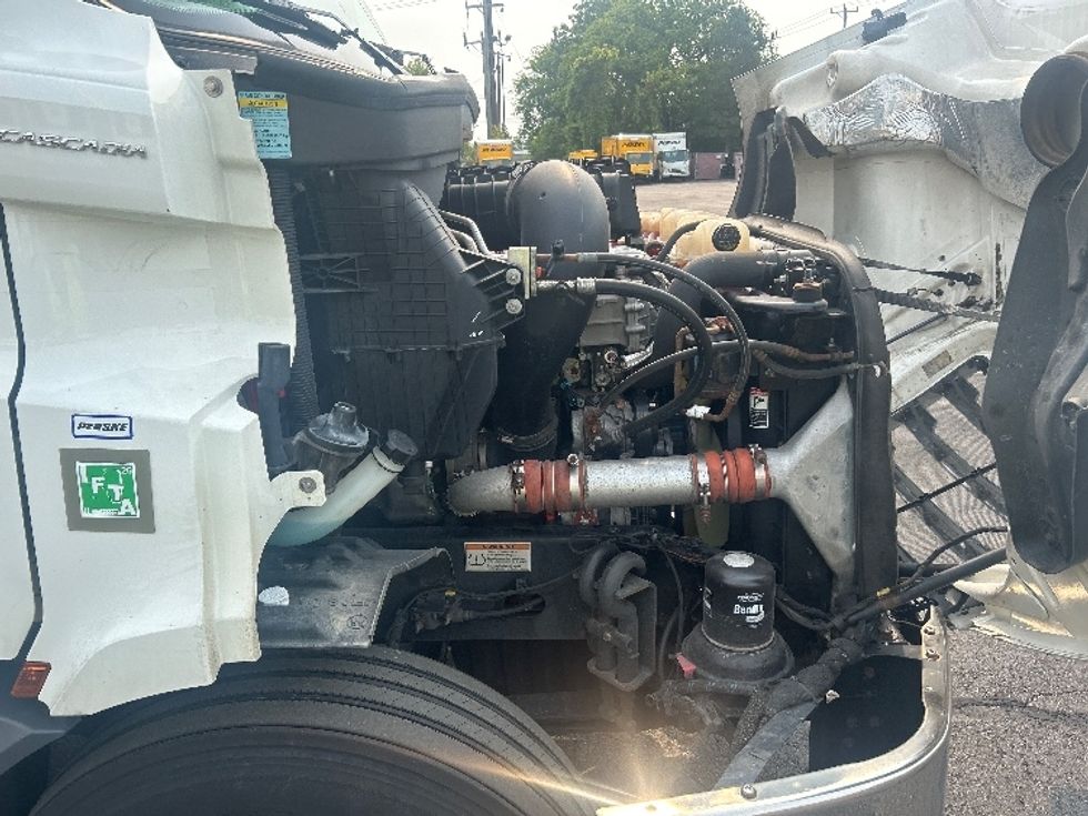 Sleeper Tractor-Heavy Duty Tractors-Freightliner-2021-T11664ST-Lansing-MI-549,221\n\t\tmiles-$ 55,750 - Image 20