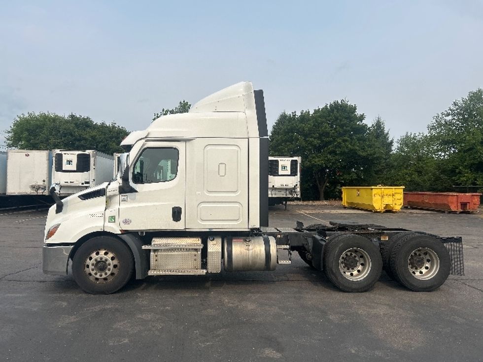 Sleeper Tractor-Heavy Duty Tractors-Freightliner-2021-T11664ST-Lansing-MI-549,221\n\t\tmiles-$ 55,750 - Image 4