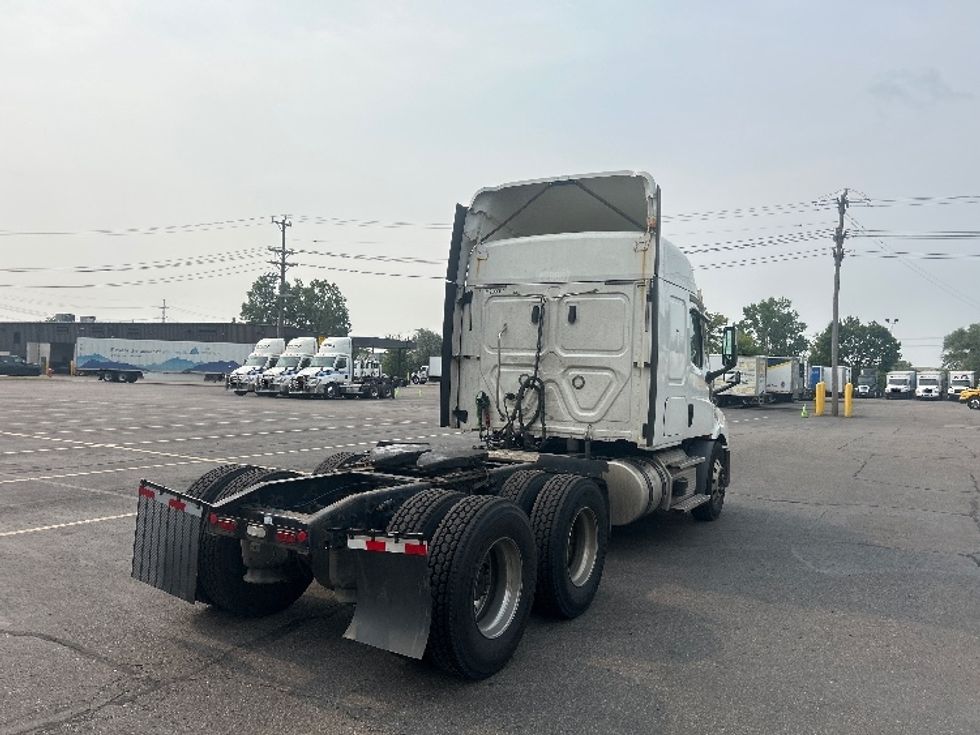 Sleeper Tractor-Heavy Duty Tractors-Freightliner-2021-T11664ST-Lansing-MI-549,221\n\t\tmiles-$ 55,750 - Image 7
