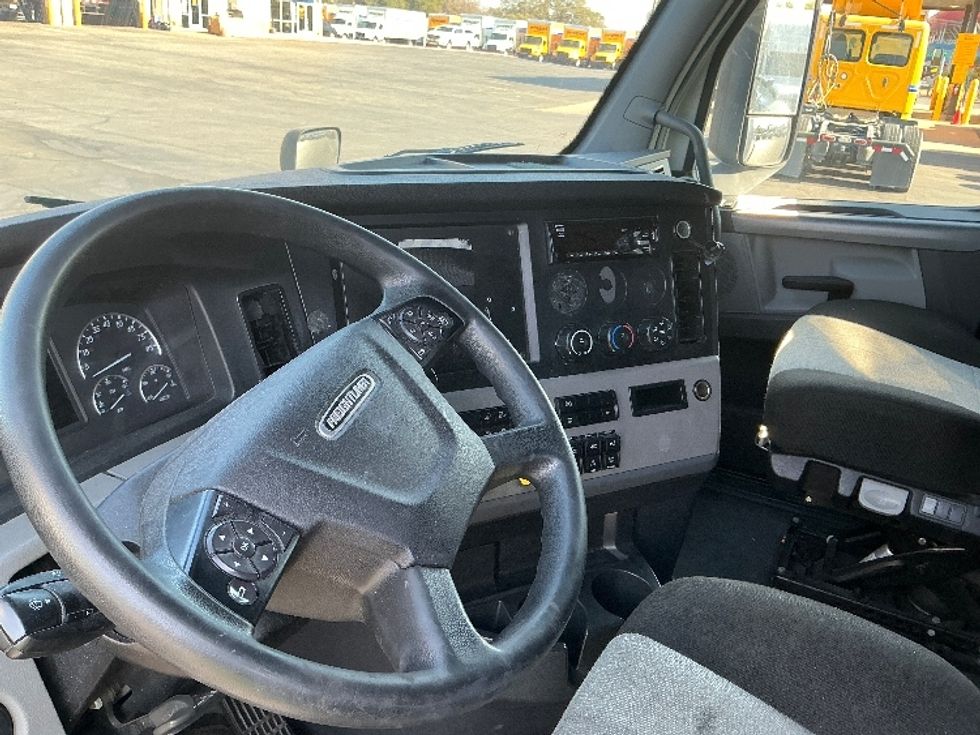 Sleeper Tractor-Heavy Duty Tractors-Freightliner-2021-T11664ST-San Antonio-TX-312,999\n\t\tmiles-$ 79,750 - Image 10