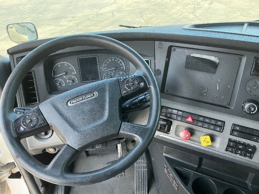 Sleeper Tractor-Heavy Duty Tractors-Freightliner-2021-T11664ST-San Antonio-TX-312,999\n\t\tmiles-$ 79,750 - Image 11