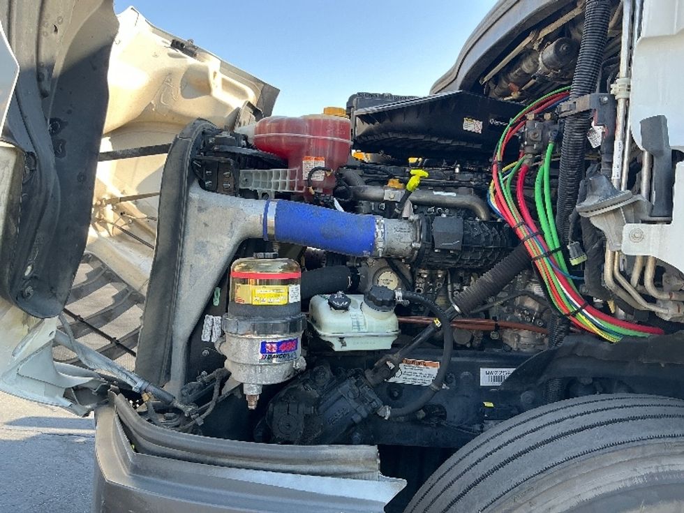 Sleeper Tractor-Heavy Duty Tractors-Freightliner-2021-T11664ST-San Antonio-TX-312,999\n\t\tmiles-$ 79,750 - Image 21