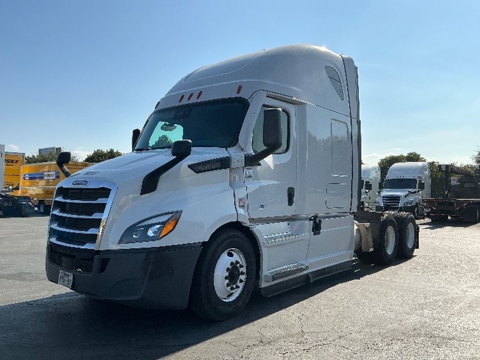 Sleeper Tractor-Heavy Duty Tractors-Freightliner-2021-T11664ST-San Antonio-TX-312,999\n\t\tmiles-$ 79,750 - Image 3