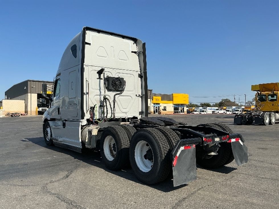 Sleeper Tractor-Heavy Duty Tractors-Freightliner-2021-T11664ST-San Antonio-TX-312,999\n\t\tmiles-$ 79,750 - Image 5