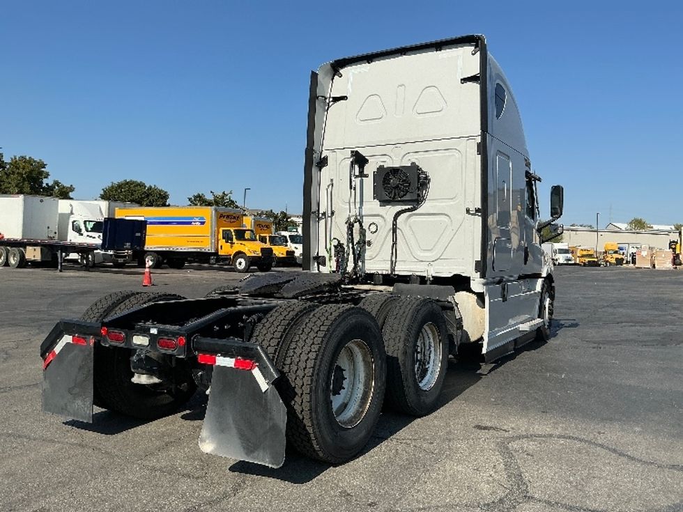 Sleeper Tractor-Heavy Duty Tractors-Freightliner-2021-T11664ST-San Antonio-TX-312,999\n\t\tmiles-$ 79,750 - Image 7