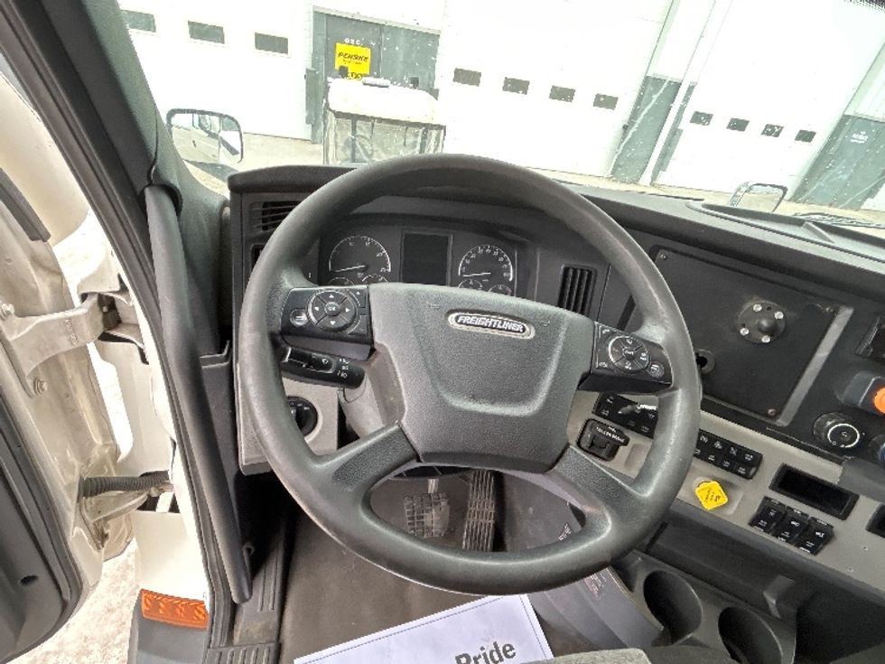 Sleeper Tractor-Heavy Duty Tractors-Freightliner-2021-T11664ST-Sturtevant-WI-516,589\n\t\tmiles-$ 56,500 - Image 11