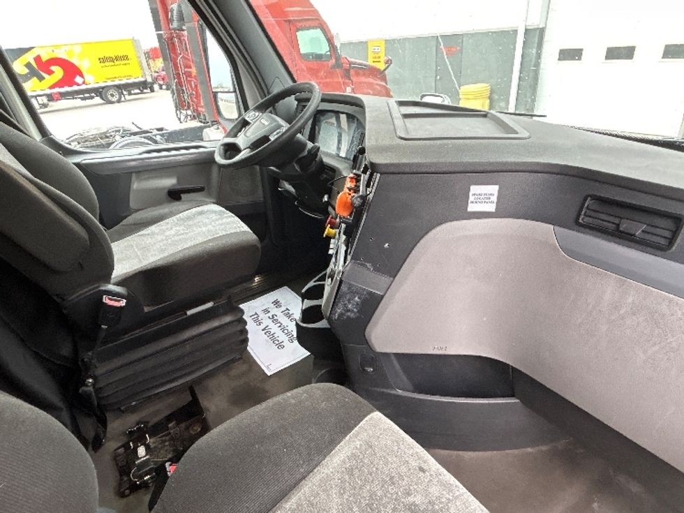 Sleeper Tractor-Heavy Duty Tractors-Freightliner-2021-T11664ST-Sturtevant-WI-516,589\n\t\tmiles-$ 56,500 - Image 15
