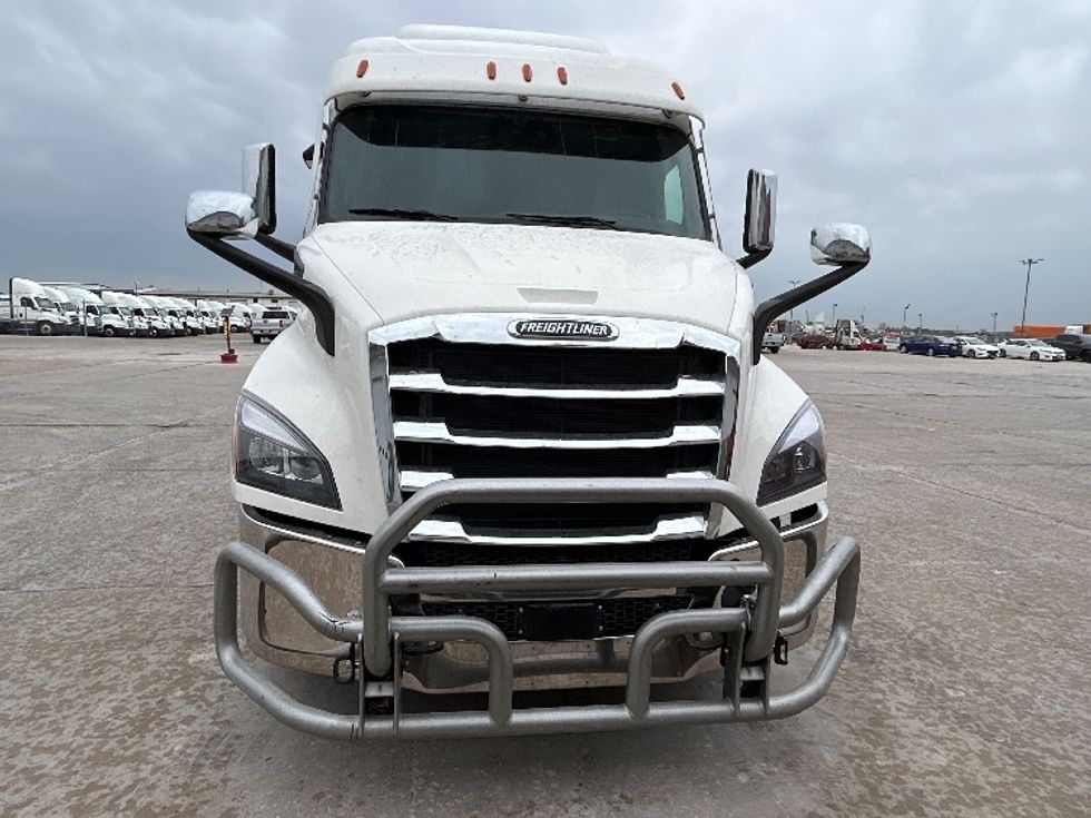 Sleeper Tractor-Heavy Duty Tractors-Freightliner-2021-T11664ST-Sturtevant-WI-516,589\n\t\tmiles-$ 56,500 - Image 2