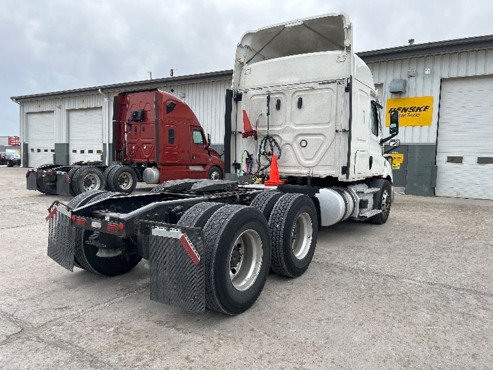 Sleeper Tractor-Heavy Duty Tractors-Freightliner-2021-T11664ST-Sturtevant-WI-516,589\n\t\tmiles-$ 56,500 - Image 7