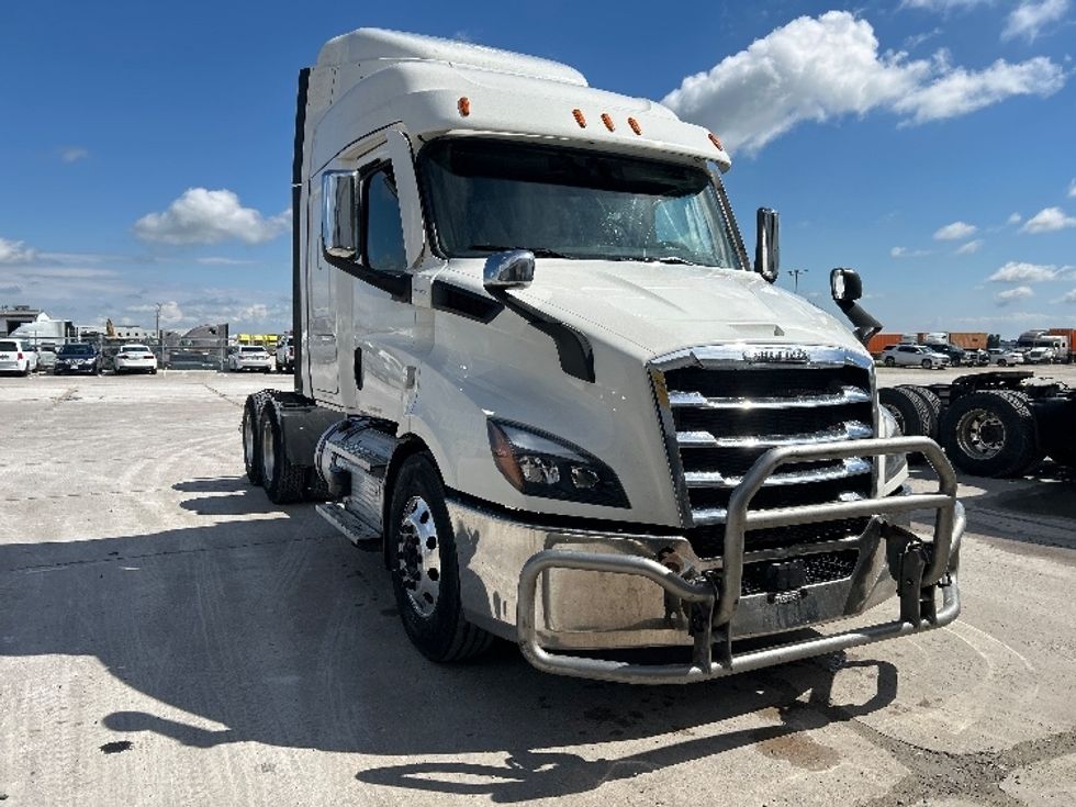 Sleeper Tractor-Heavy Duty Tractors-Freightliner-2021-T11664ST-Sturtevant-WI-659,427\n\t\tmiles-$ 47,750 - Image 1