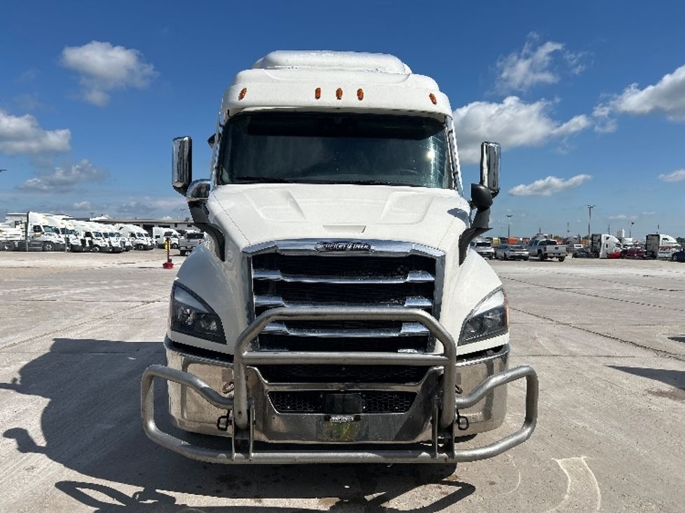 Sleeper Tractor-Heavy Duty Tractors-Freightliner-2021-T11664ST-Sturtevant-WI-659,427\n\t\tmiles-$ 47,750 - Image 2