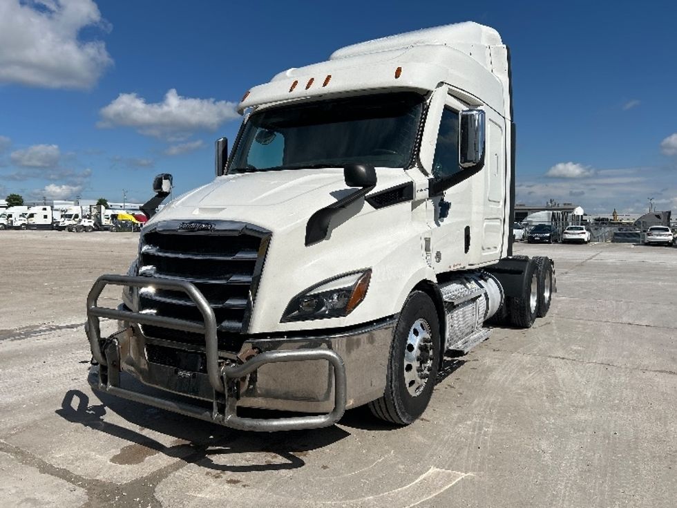 Sleeper Tractor-Heavy Duty Tractors-Freightliner-2021-T11664ST-Sturtevant-WI-659,427\n\t\tmiles-$ 47,750 - Image 3