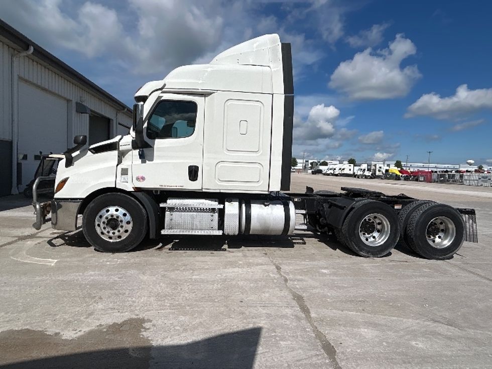 Sleeper Tractor-Heavy Duty Tractors-Freightliner-2021-T11664ST-Sturtevant-WI-659,427\n\t\tmiles-$ 47,750 - Image 4